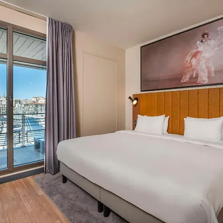 Radisson Blu Vieux Port 4*