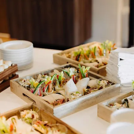 Hotel Radisson Blu Vieux Port 4*