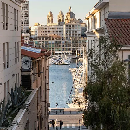 Hotel Radisson Blu Vieux Port 4*