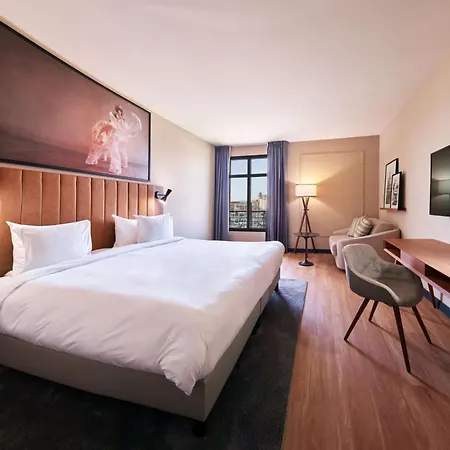 Hotel Radisson Blu Vieux Port 4*